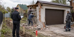 Верховный Суд оставил в силе частичный демонтаж гаража: снос всей постройки признан избыточным для освобождения занятой земли